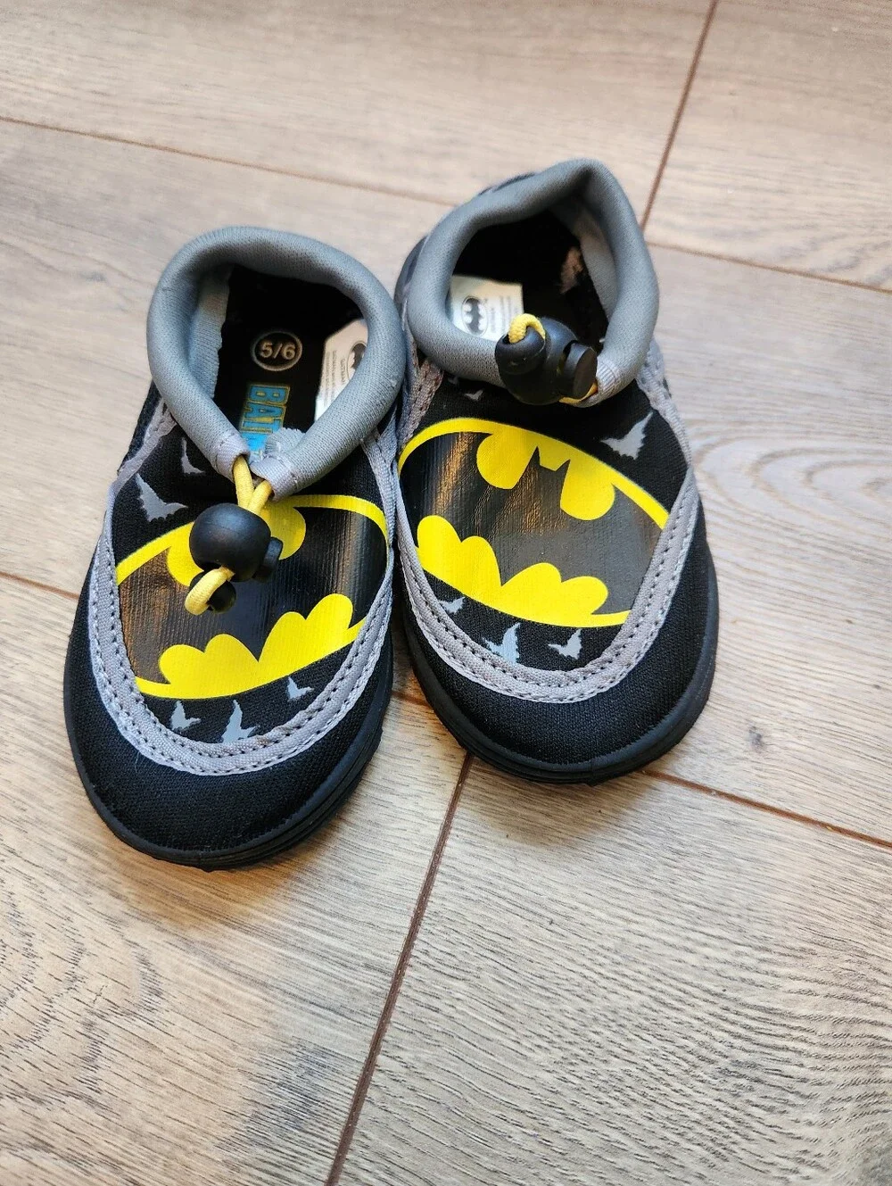 Boys 5/6 Batman Swim Shoes